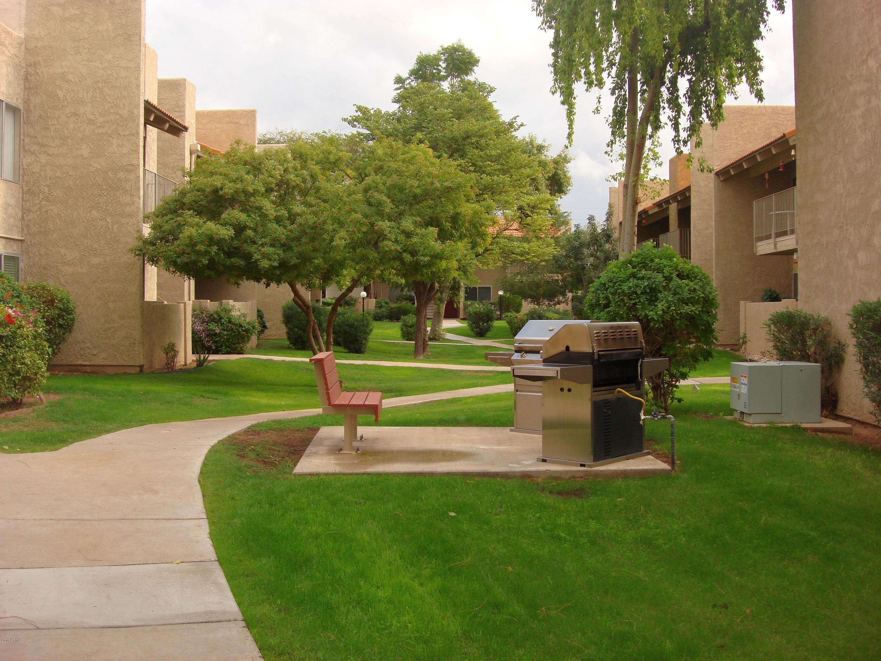 5525 East Thomas Road, Unit F6 Phoenix, AZ 85018 - Photo 29 of 48 Courtyard Gas BBQ's