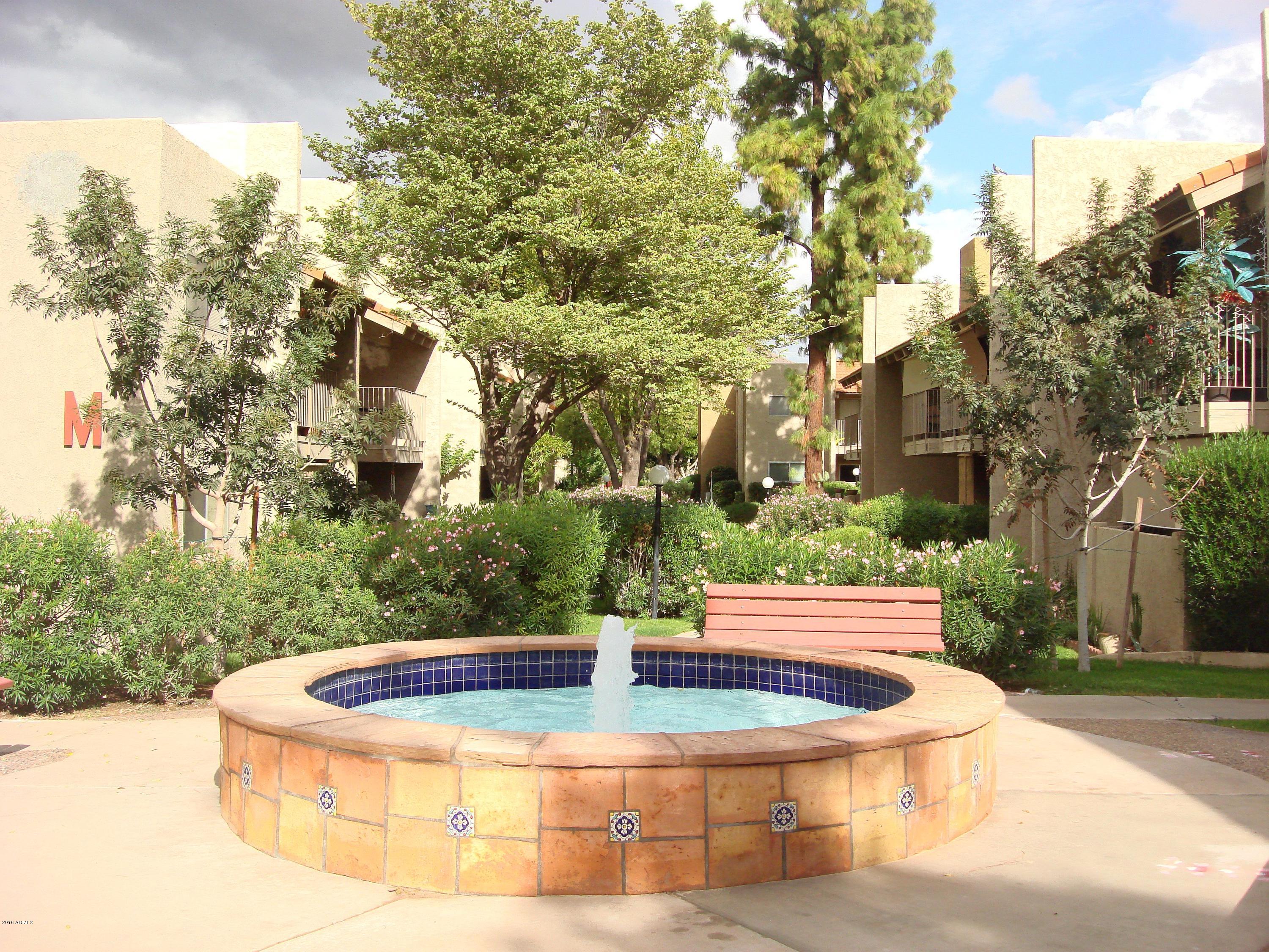 5525 East Thomas Road, Unit F6 Phoenix, AZ 85018 - Photo 3 of 48 Community Fountain
