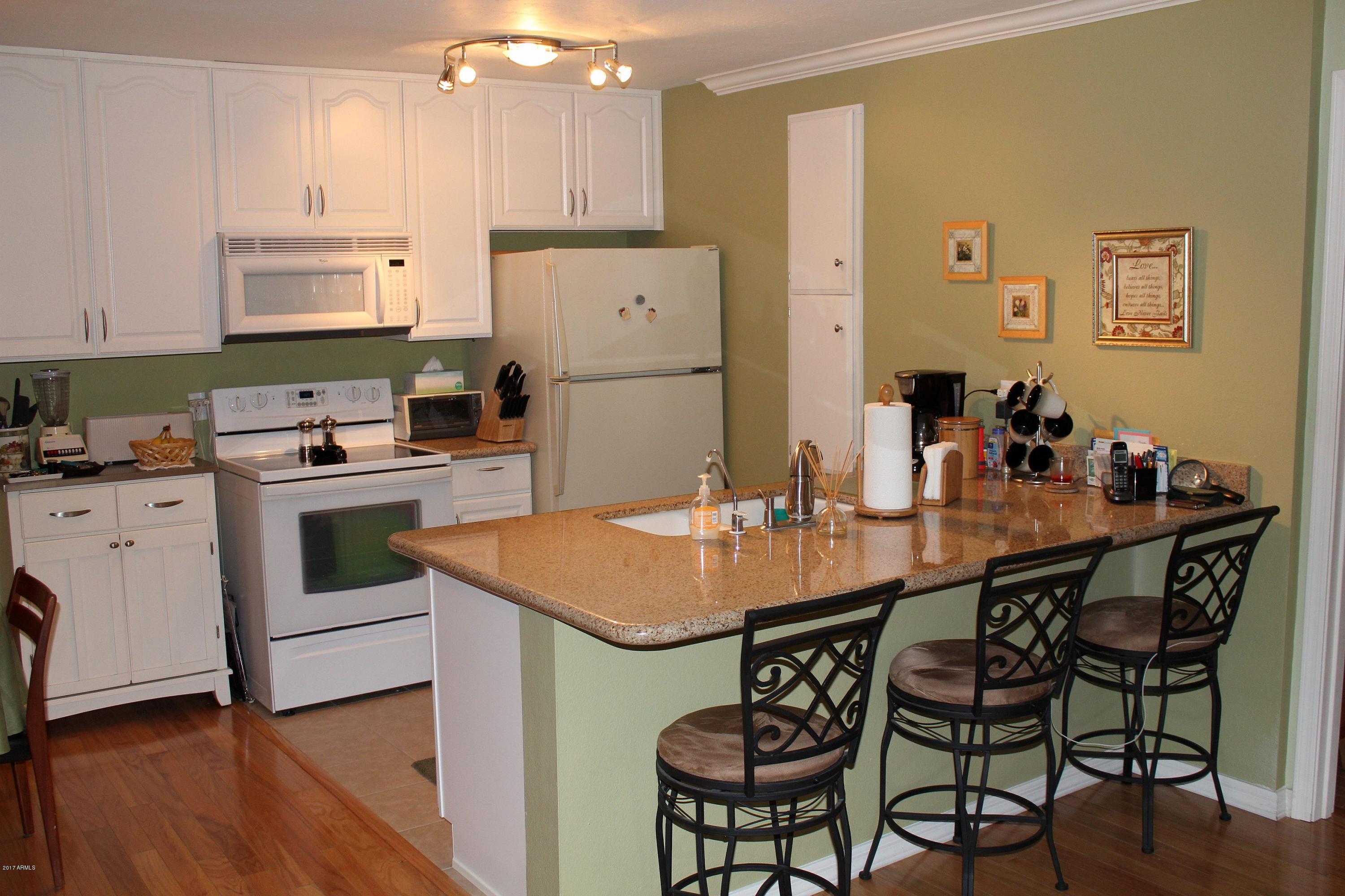 5525 East Thomas Road, Unit F6 Phoenix, AZ 85018 - Photo 4 of 48 Kitchen