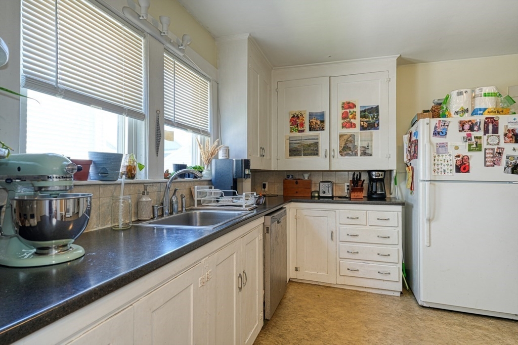 109 Lexington Street Watertown, MA 02472 - Photo 7 of 36