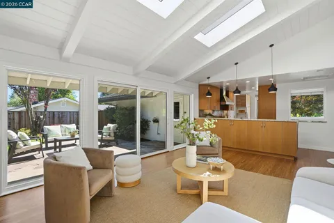 $2,095,000 | 260 Corliss Drive, Moraga, CA 94556