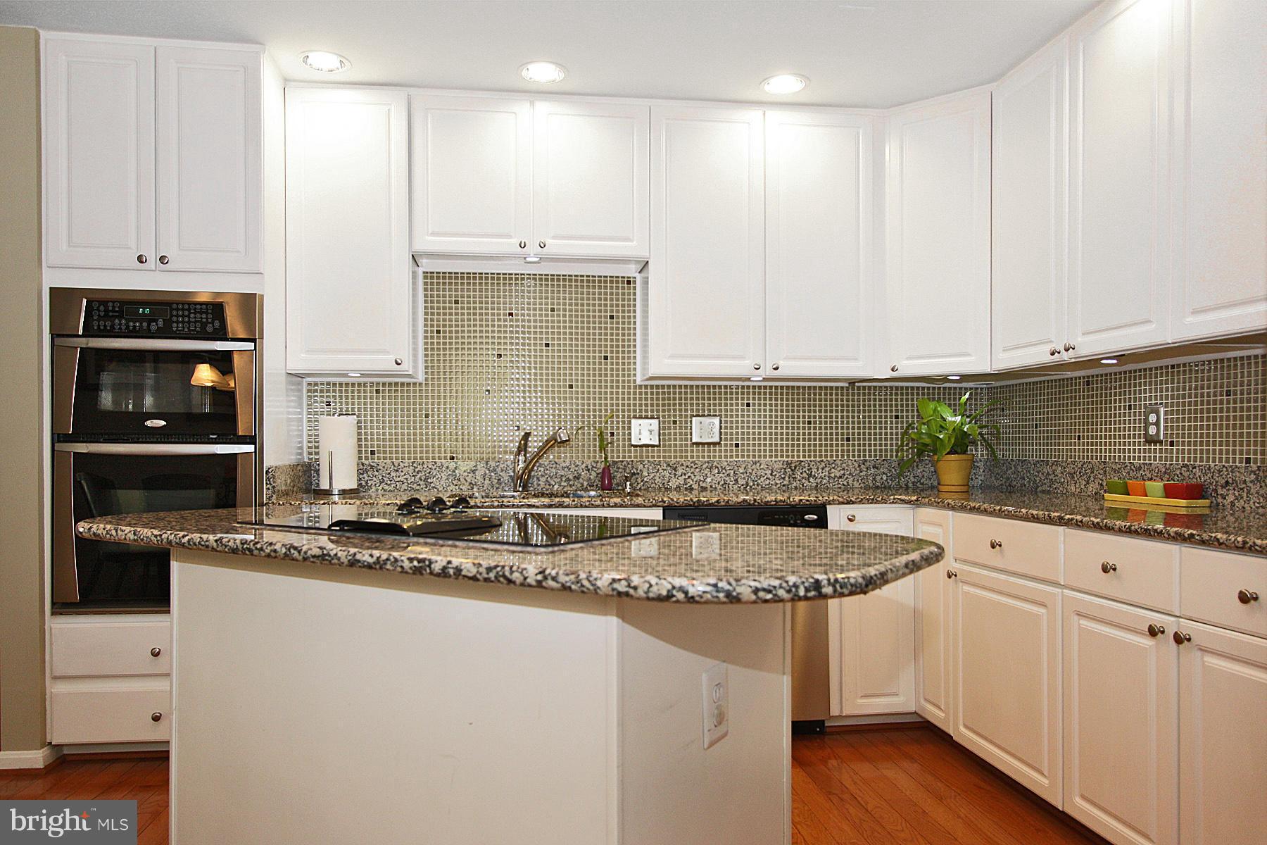1320 Pavilion Club Way Reston, VA 20194 - Photo 13 of 30 Kitchen