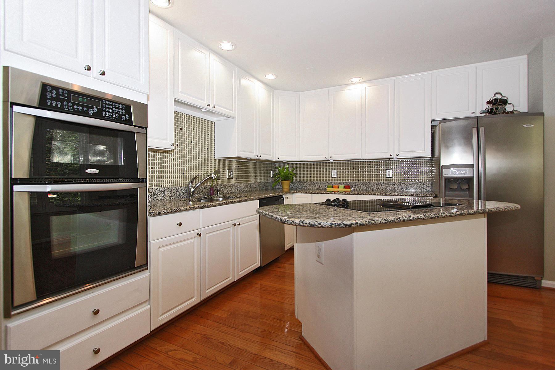 1320 Pavilion Club Way Reston, VA 20194 - Photo 14 of 30 Kitchen