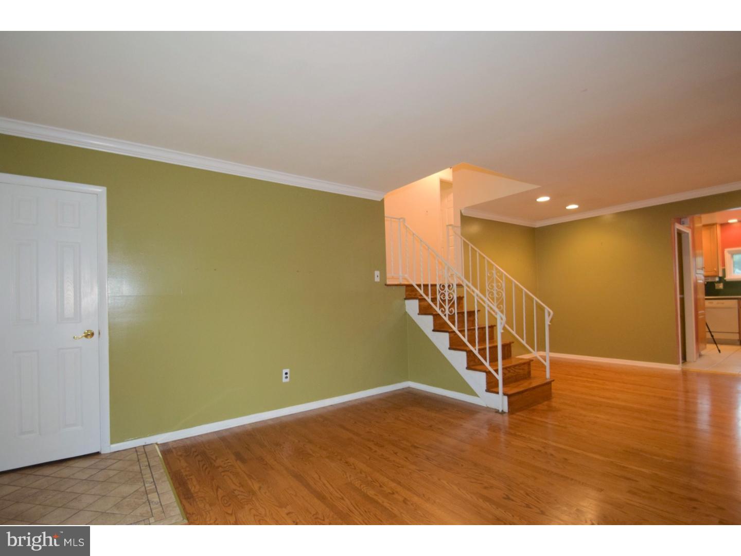 228 Dallas Road Willow Grove, PA 19090 - Photo 11 of 23 Living Room