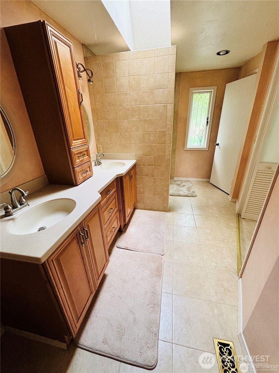 1311 Southwest Lake Roesiger Road Snohomish, WA 98290 - Photo 19 of 39