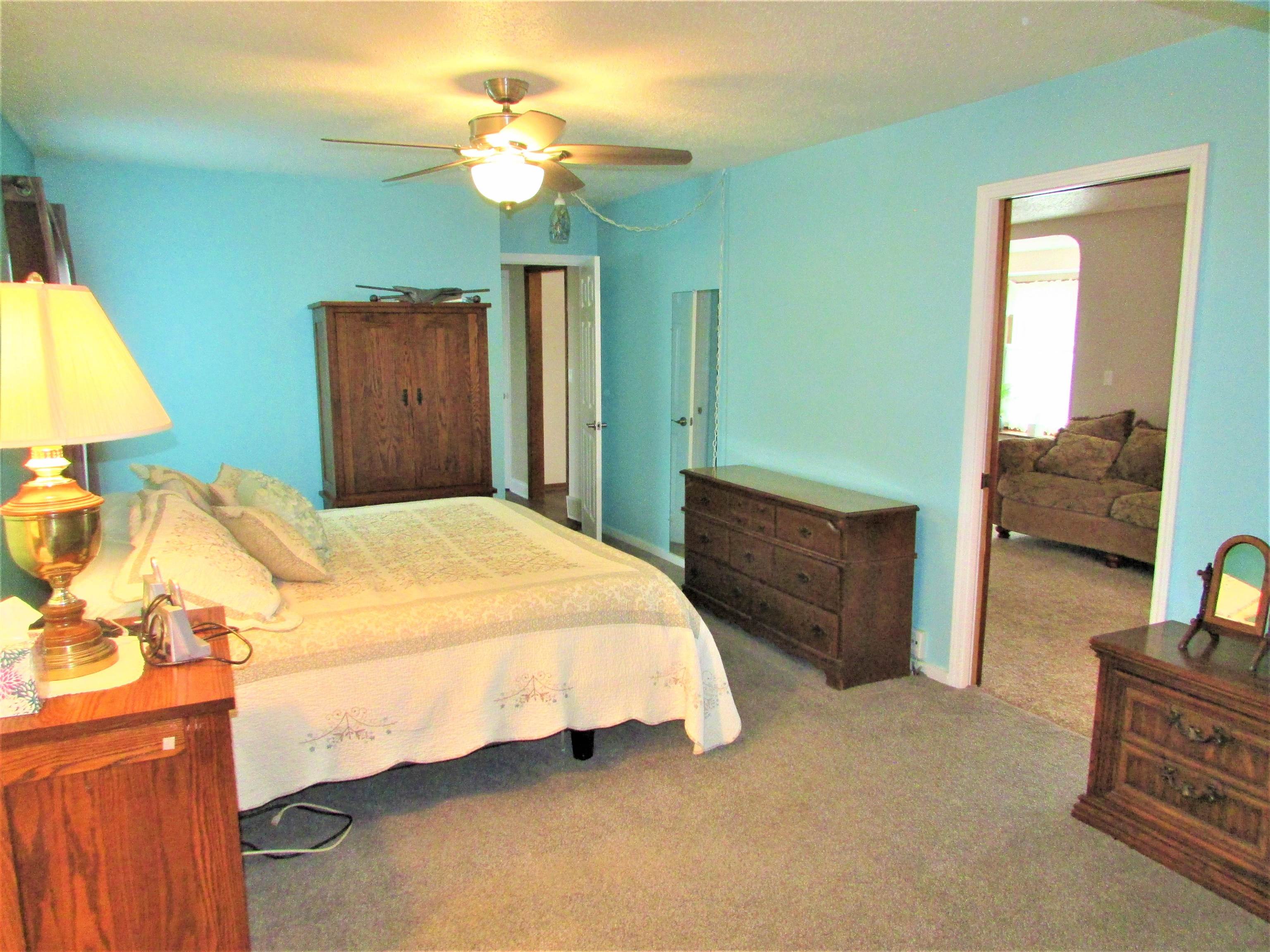 13520 Fenton Fenton, MI 48430 - Photo 15 of 37 50105182-14.JPG