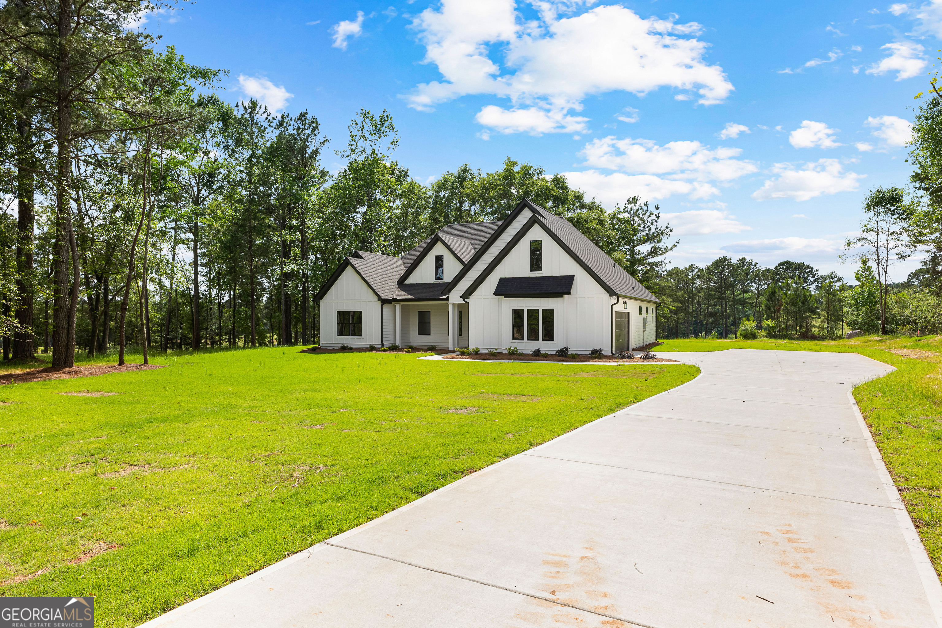 1210 Waymanville Road Thomaston, GA 30286 - Photo 5 of 45 a front view of house with yard and green space