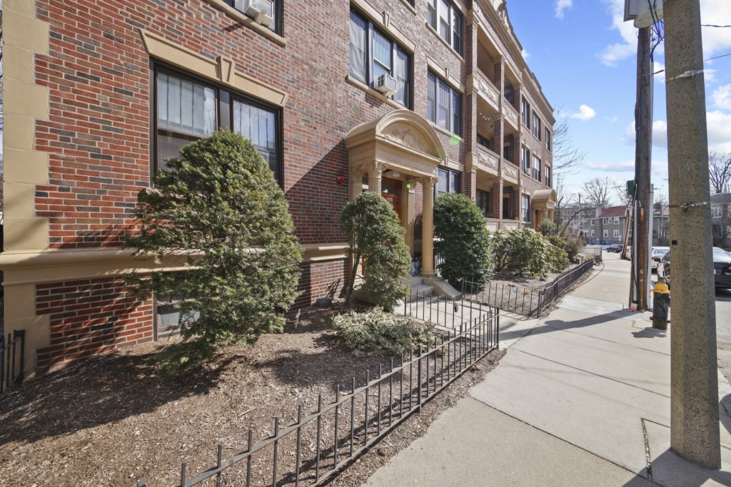 155 Strathmore Road, Unit 14 Boston, MA 02135 - Photo 3 of 23 Gallery Image 3