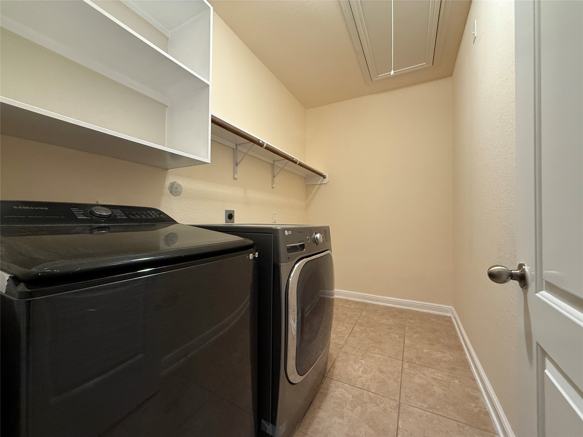 2818 Krenek Court Rosenberg, TX 77471 - Photo 20 of 21 Spacious Landry Room