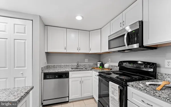 $4,450 | 1124 25th Street Northwest, Unit T4, Washington, DC 20037