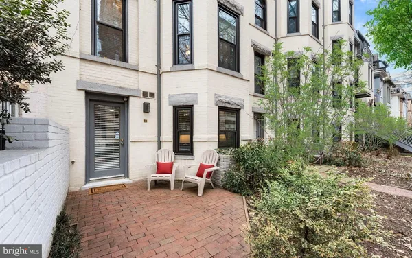 $4,450 | 1124 25th Street Northwest, Unit T4, Washington, DC 20037