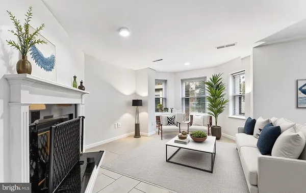 $4,450 | 1124 25th Street Northwest, Unit T4, Washington, DC 20037
