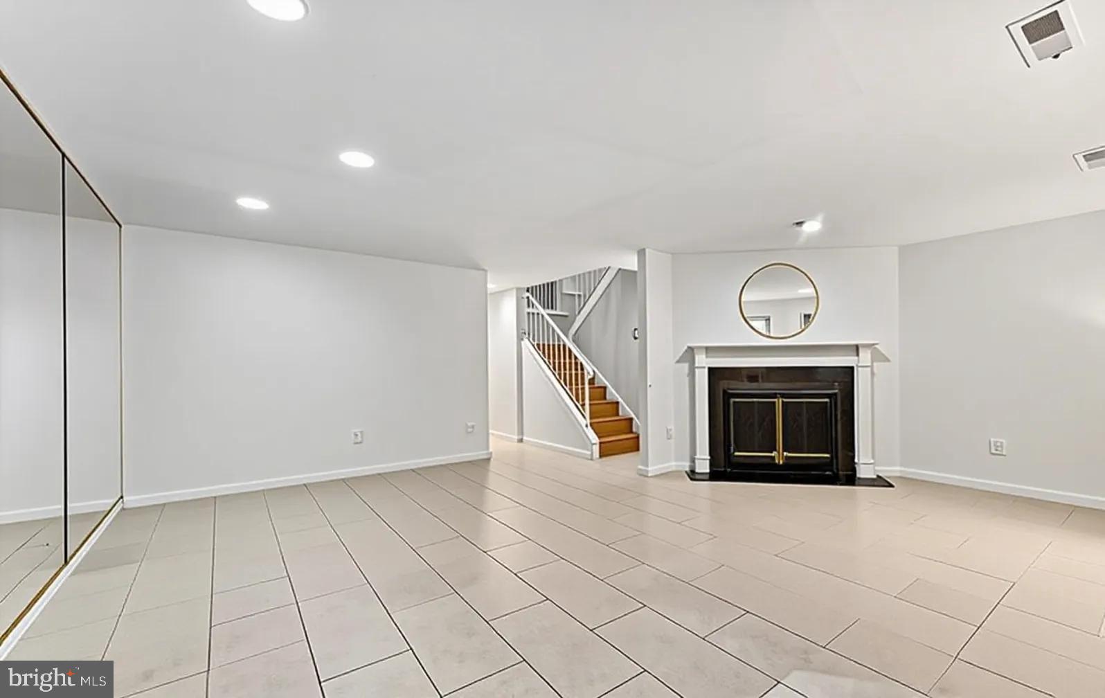 1124 25th Street Northwest, Unit T4 Washington, DC 20037 - Photo 6 of 21