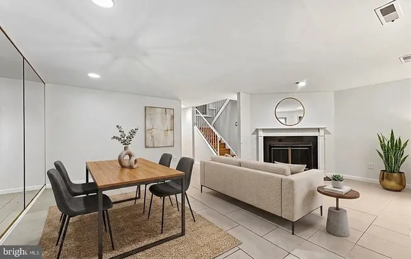 $4,450 | 1124 25th Street Northwest, Unit T4, Washington, DC 20037
