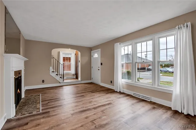 $2,400 | 21 Waverly Avenue, Buffalo, NY 14217