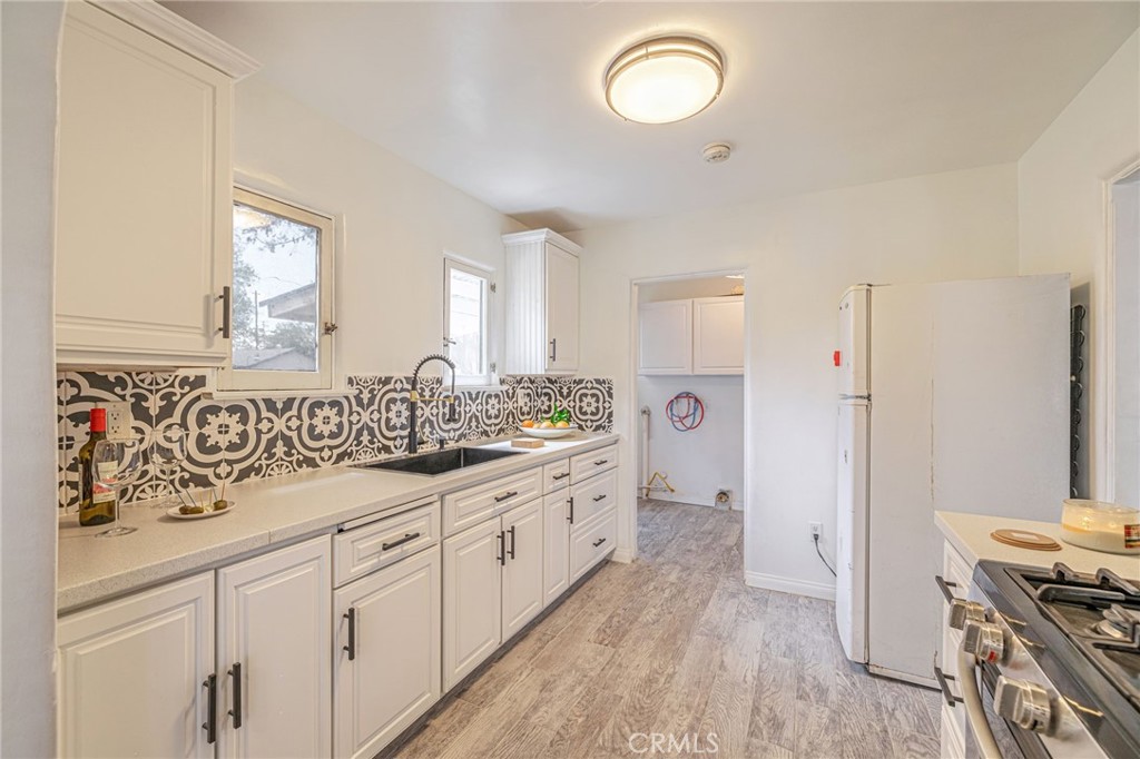 44603 Fig Avenue Lancaster, CA 93534 - Photo 14 of 39 a spacious bathroom with a granite countertop sink a toilet a mirror and vanity