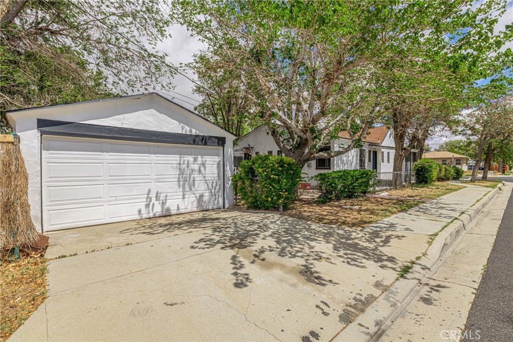 44603 Fig Avenue Lancaster, CA 93534 - Photo 30 of 39 a house with a tree in front of it