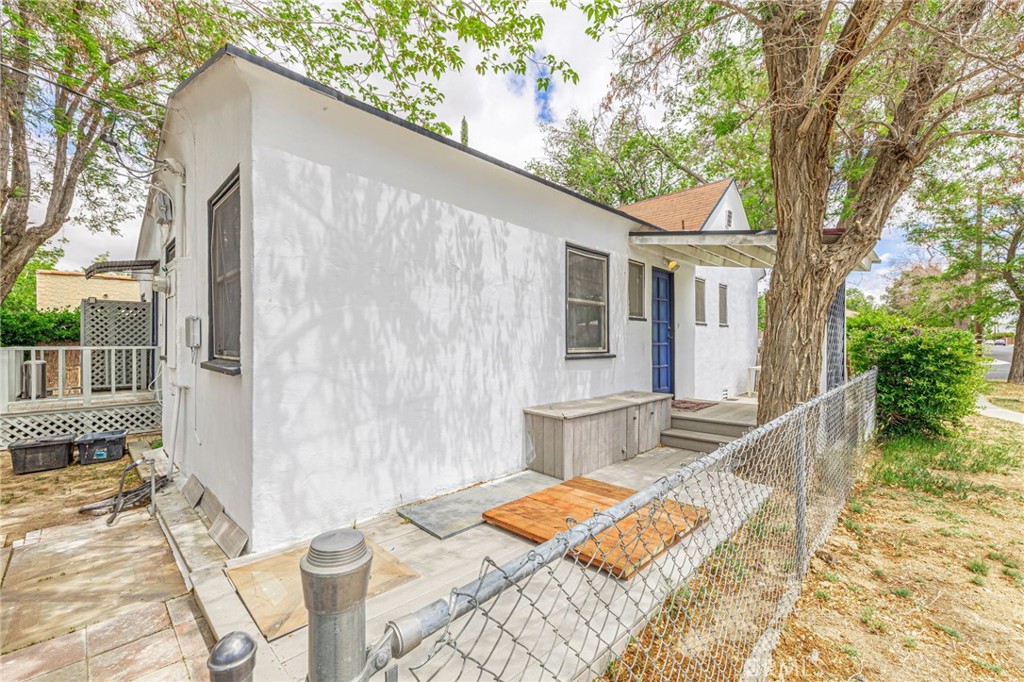 44603 Fig Avenue Lancaster, CA 93534 - Photo 38 of 39 a view of a house with backyard and sitting area