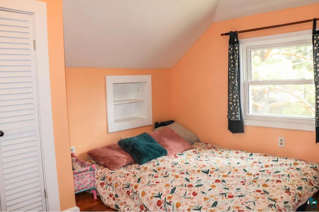 4857 Rutter Road Duluth, MN 55803 - Photo 14 of 27 Upstairs bedroom