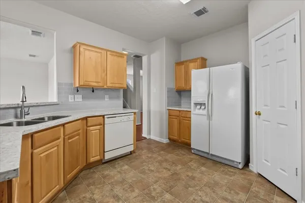 $294,500 | 7535 Park Bend Lane, Pasadena, TX 77505