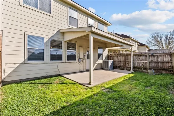 $294,500 | 7535 Park Bend Lane, Pasadena, TX 77505