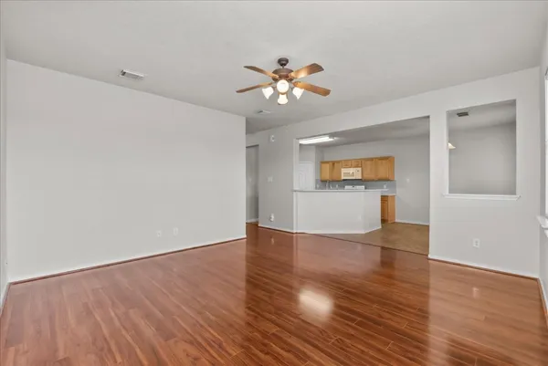 $294,500 | 7535 Park Bend Lane, Pasadena, TX 77505