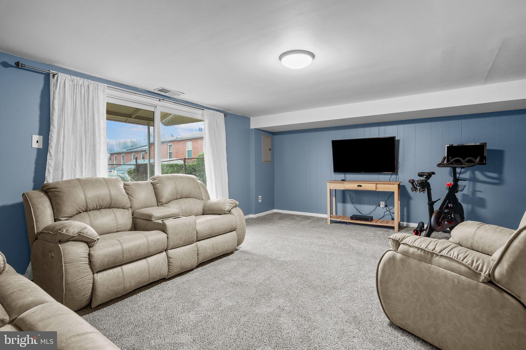 185 Greendale Road Philadelphia, PA 19154 - Photo 20 of 26 a living room with furniture and a flat screen tv