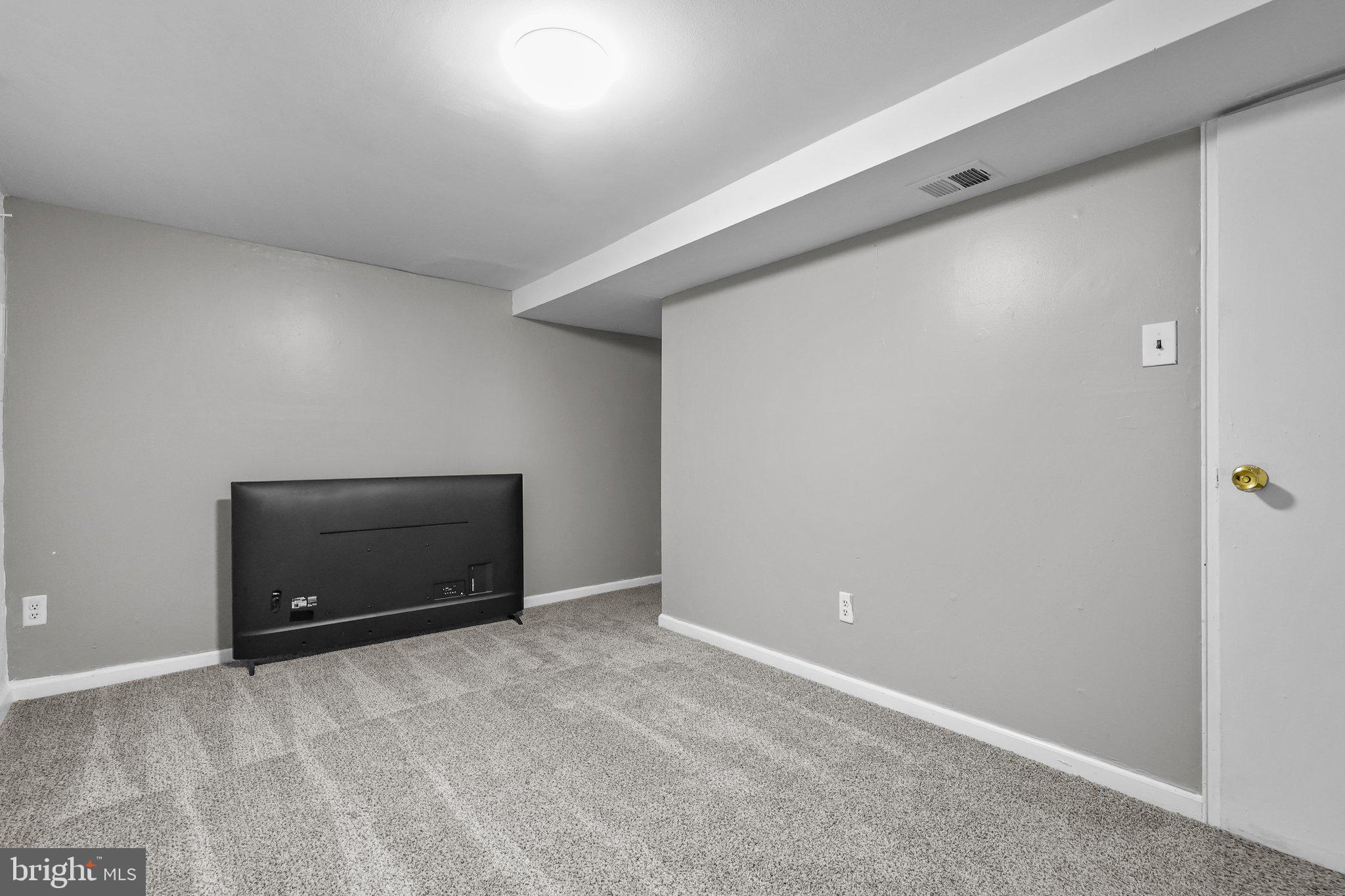 185 Greendale Road Philadelphia, PA 19154 - Photo 24 of 26 a view of an empty room