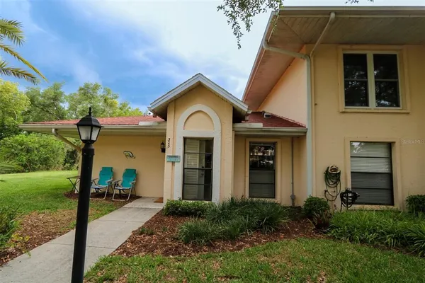 $1,500 | 323 Knottwood Court, Unit 1, Sun City Center, FL 33573