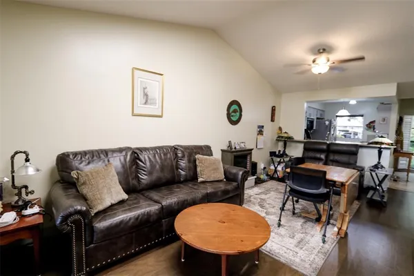 $1,500 | 323 Knottwood Court, Unit 1, Sun City Center, FL 33573