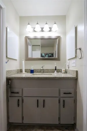 $1,500 | 323 Knottwood Court, Unit 1, Sun City Center, FL 33573