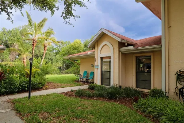 $1,500 | 323 Knottwood Court, Unit 1, Sun City Center, FL 33573