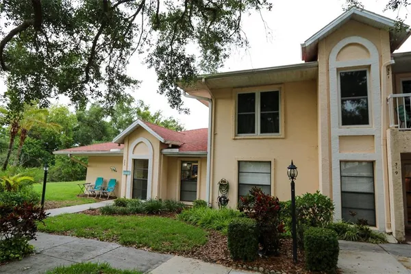$1,500 | 323 Knottwood Court, Unit 1, Sun City Center, FL 33573
