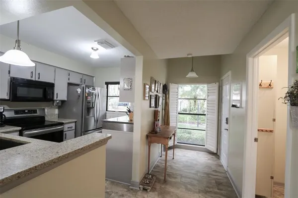 $1,500 | 323 Knottwood Court, Unit 1, Sun City Center, FL 33573