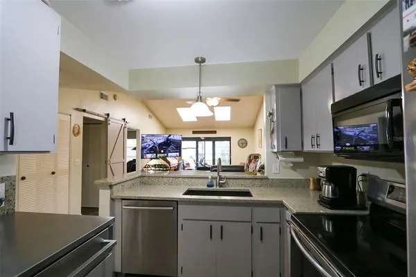 $1,500 | 323 Knottwood Court, Unit 1, Sun City Center, FL 33573