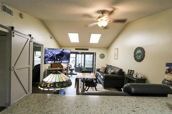 $1,500 | 323 Knottwood Court, Unit 1, Sun City Center, FL 33573