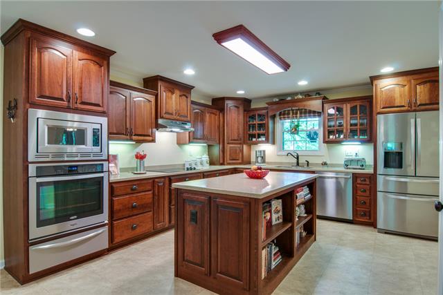 1144 Westfield Road Dickson, TN 37055 - Photo 7 of 20 CUSTOM CABINETS BY SPENCER MILL CABINETS