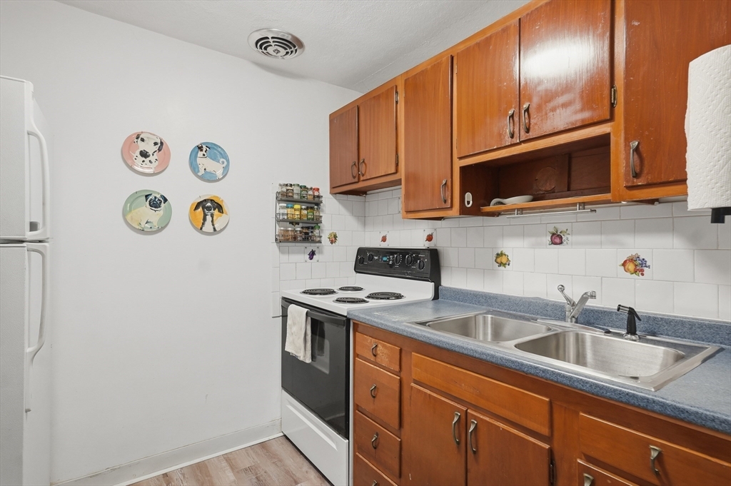 205 Kent Street, Unit 35 Brookline, MA 02446 - Photo 9 of 27
