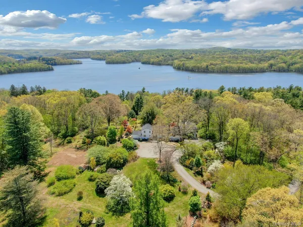 $2,595,000 | 380 Cross River Road, Katonah, NY 10536