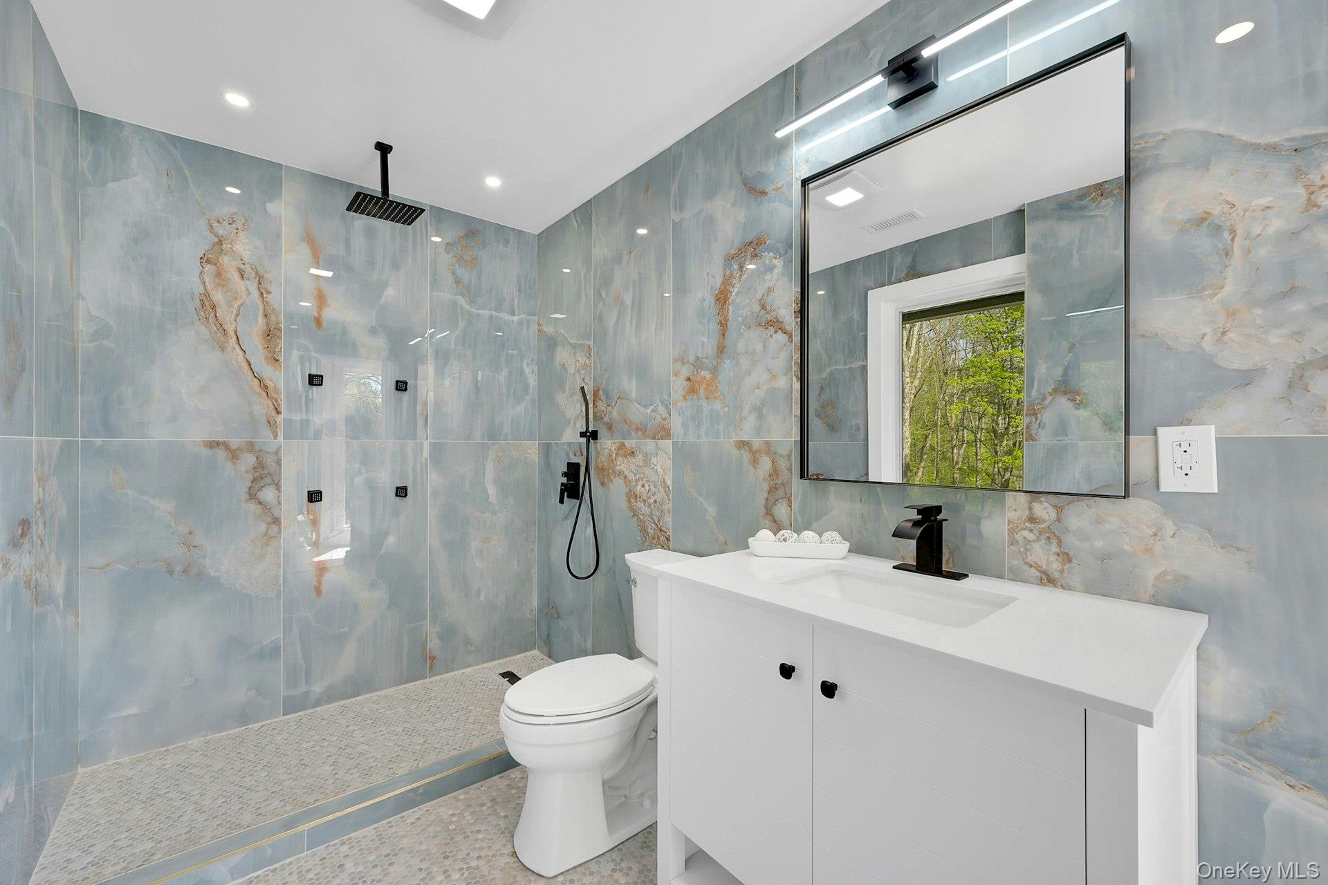 380 Cross River Road Katonah, NY 10536 - Photo 17 of 39 Generously-sized full bathroom on the the first floor adjacent to the indoor pool