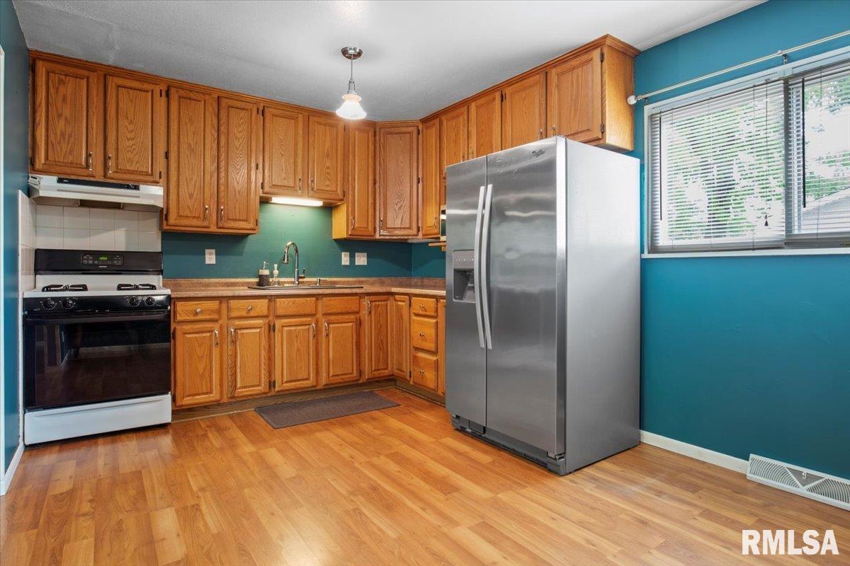2125 Hastings Road Springfield, IL 62702 - Photo 3 of 31