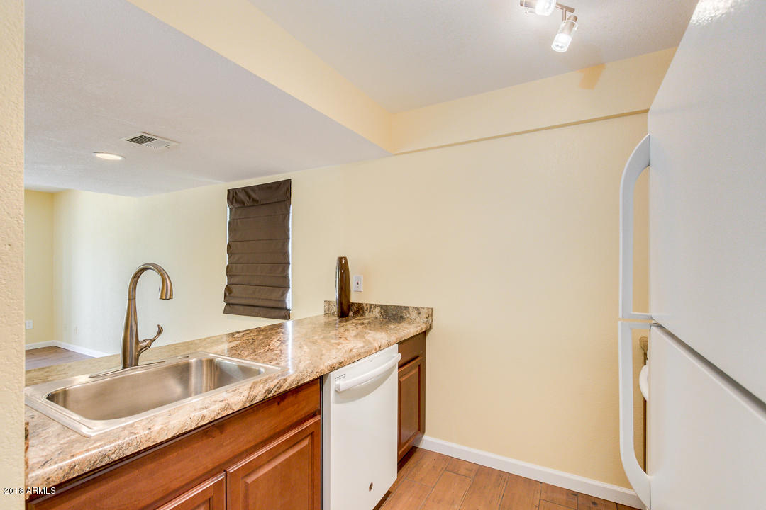 2041 West Bloomfield Road, Unit 4 Phoenix, AZ 85029 - Photo 8 of 23 08-Bloomfield