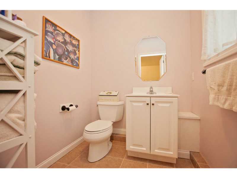 1148 Succotash Road Narragansett, RI 02879 - Photo 21 of 25 Bathroom.