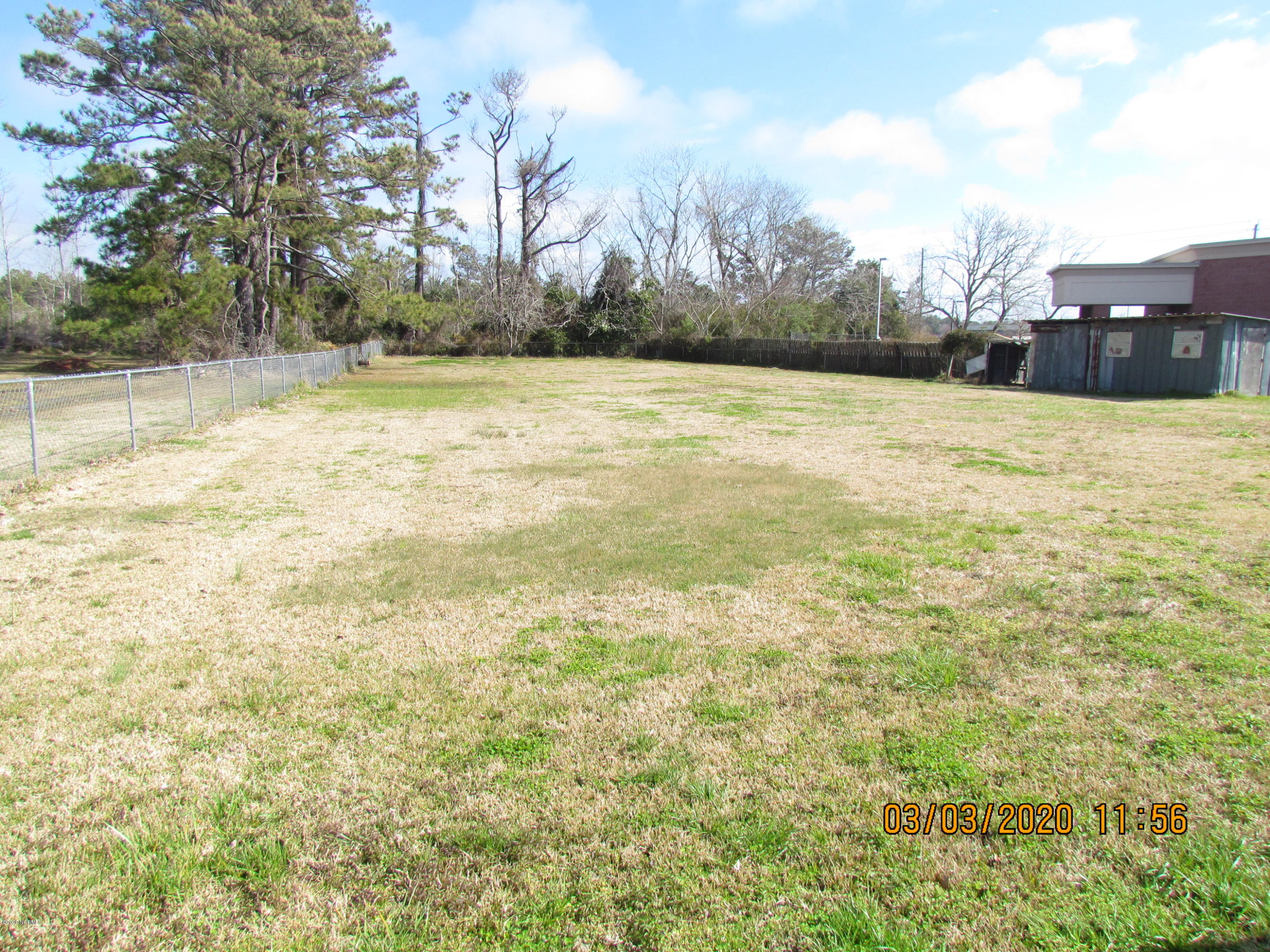100 Campen Road Beaufort, NC 28516 - Photo 3 of 17 Huge back yard!