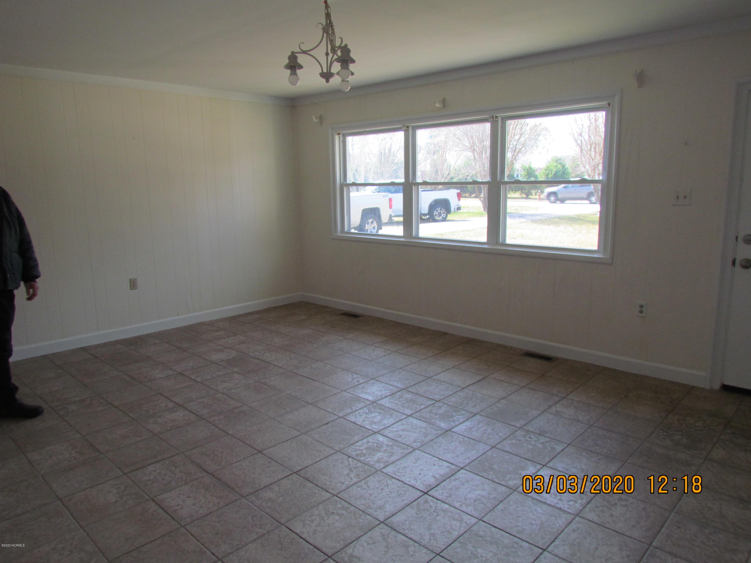 100 Campen Road Beaufort, NC 28516 - Photo 5 of 17 Large master bedroom
