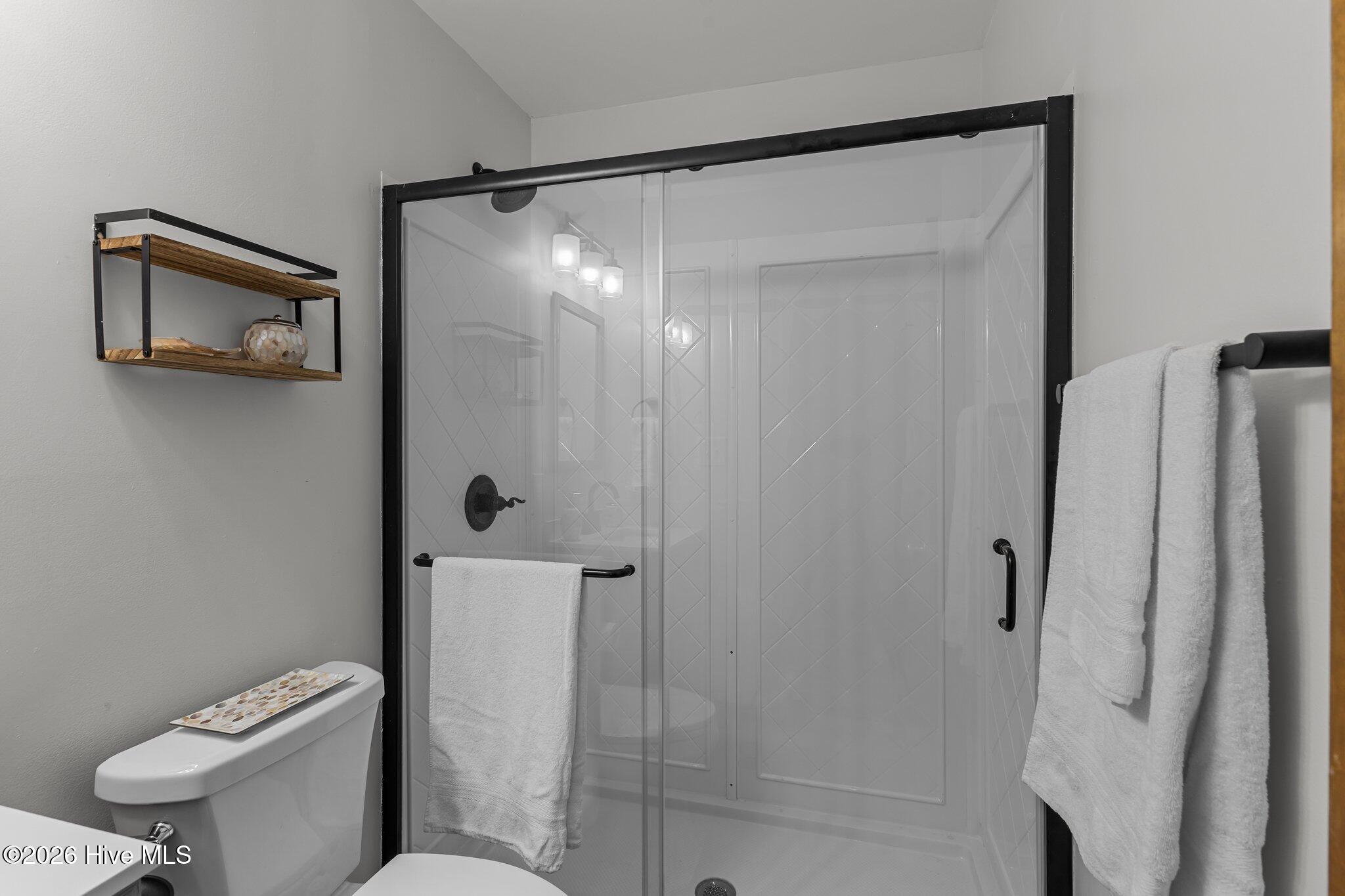180 Wallace Road Beaufort, NC 28516 - Photo 27 of 45 Newly renovated full bath