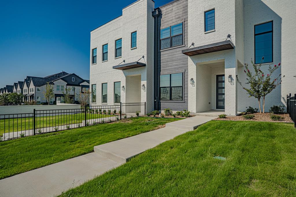 2152 Village Walk Lane Aledo, TX 76008 - Photo 3 of 40 Gated front yards, and some also have side yards or interior courtyards.