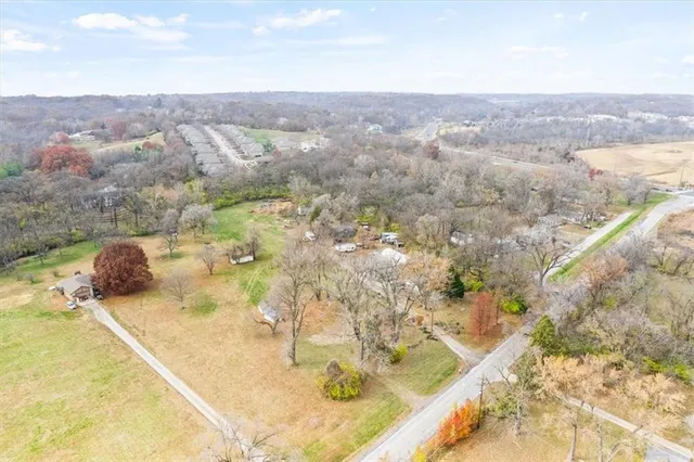 $199,000 | 6676 Northwest Waukomis Drive, Kansas City, MO 64151