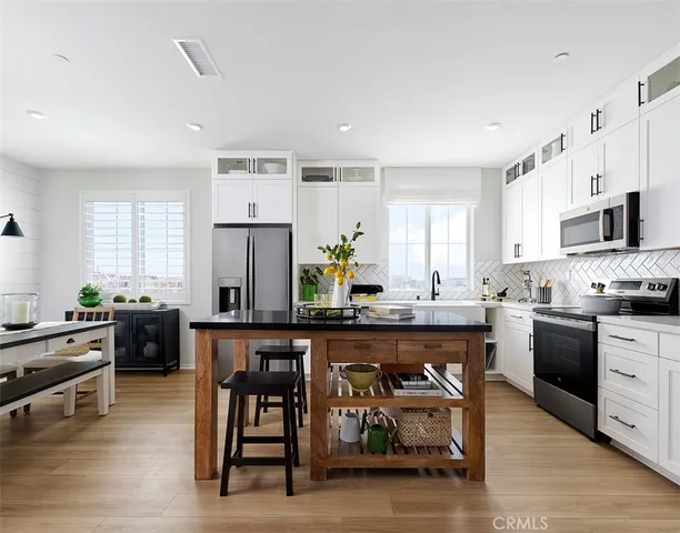 a view of livingroom with furniture