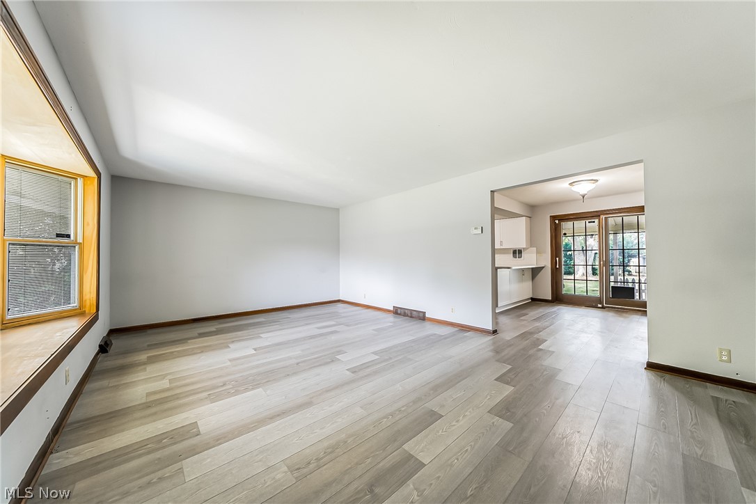 4335 Case Road Avon, OH 44011 - Photo 13 of 42 Livimng Room